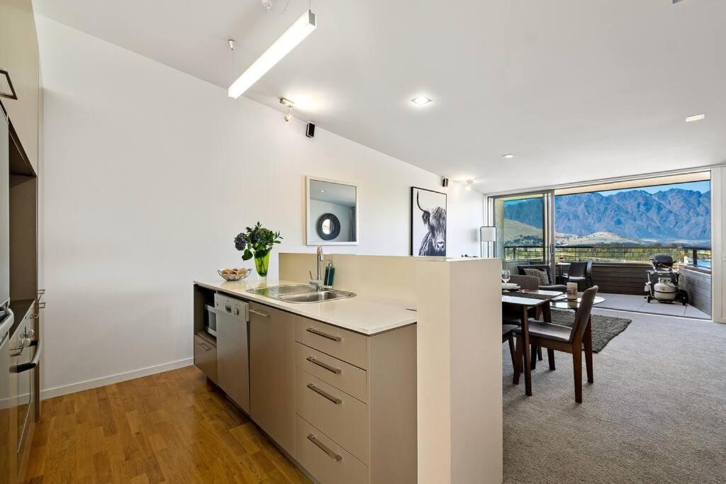 Toru - Eclectic Apartment With Delightful Lake Views Queenstown Kültér fotó