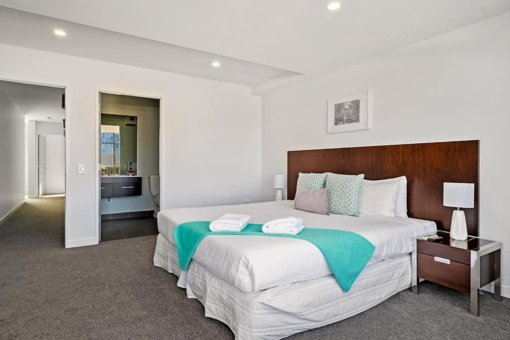 Toru - Eclectic Apartment With Delightful Lake Views Queenstown Kültér fotó